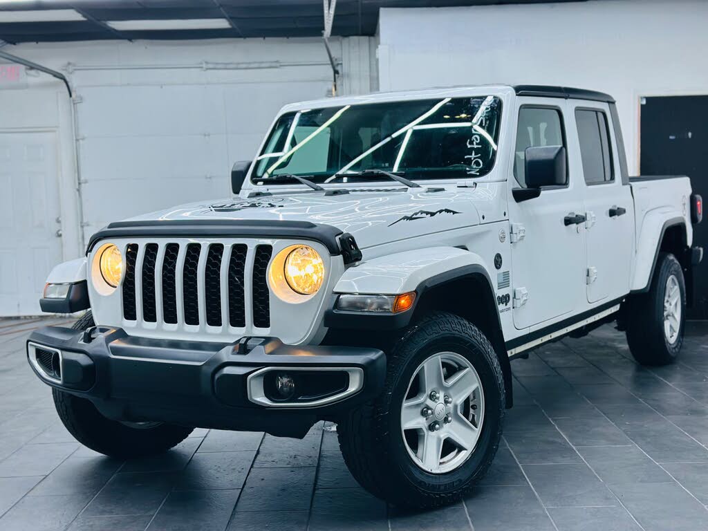 Bright White Clearcoat 2021 Jeep Gladiator Pickup Truck Four-Wheel Drive Automatic
