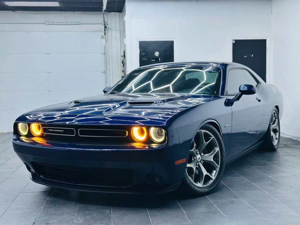 Contusion Blue Pearl 2017 Dodge Challenger Coupe Rear-Wheel Drive Automatic